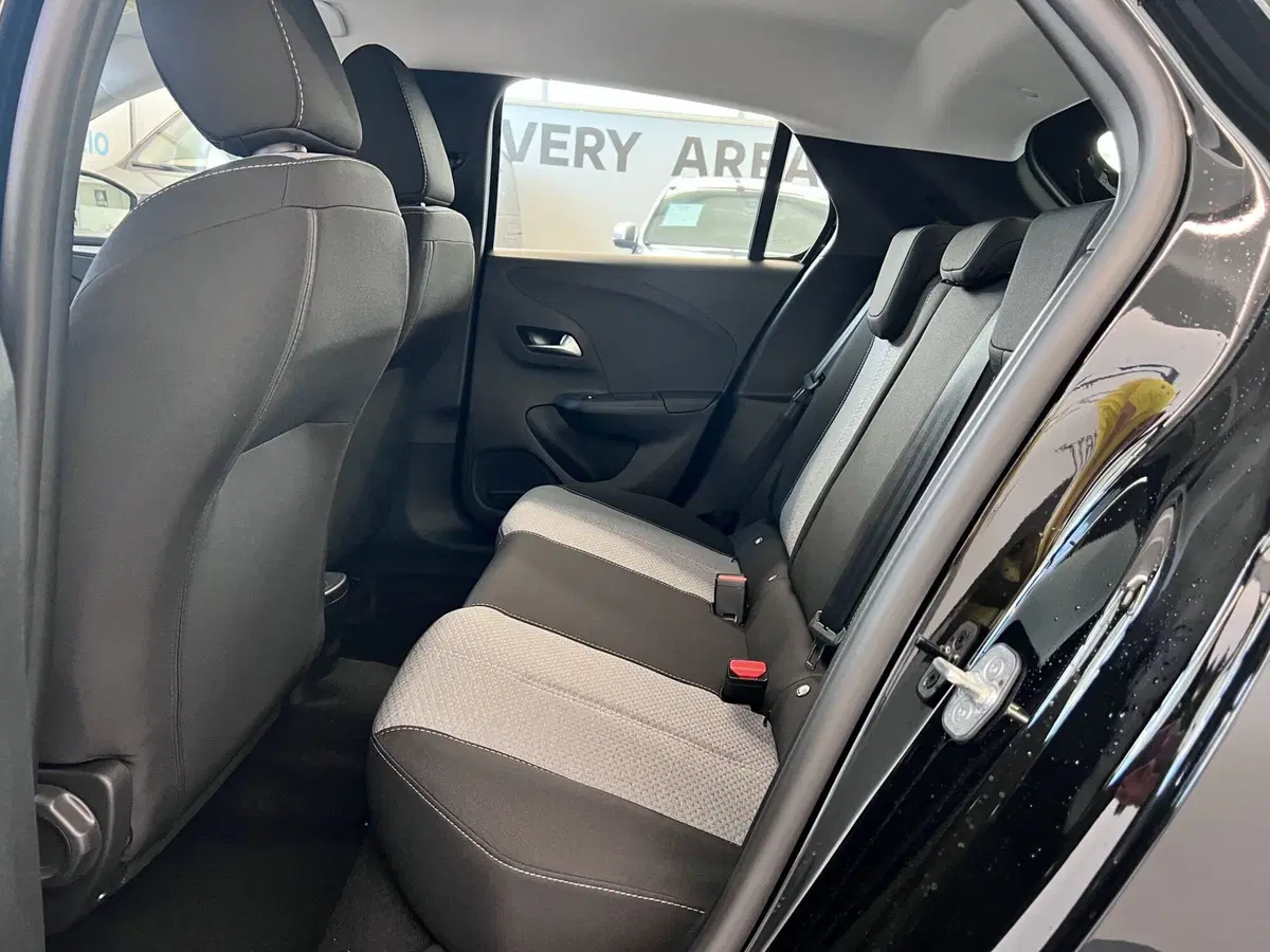 Opel Corsa nuova a Bari (15)