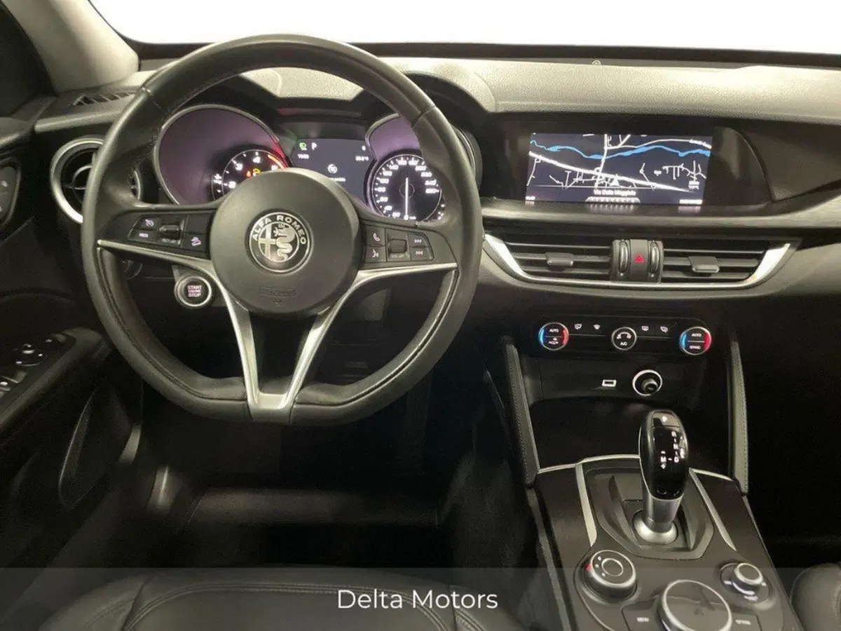Alfa Romeo Stelvio usata a Macerata (11)