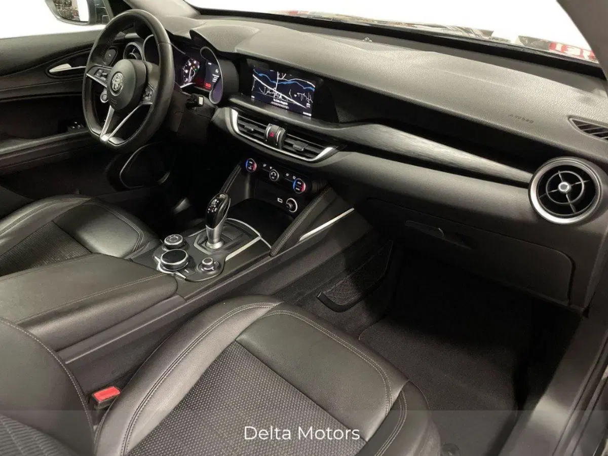 Alfa Romeo Stelvio usata a Macerata (12)