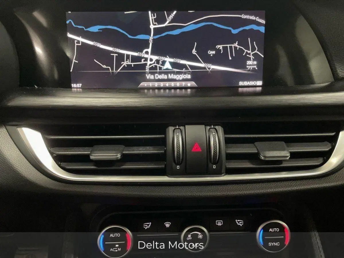 Alfa Romeo Stelvio usata a Macerata (15)