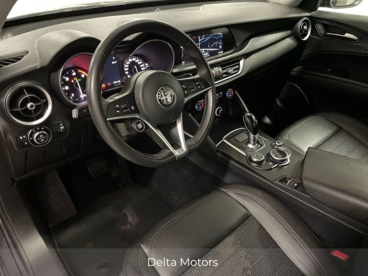 Alfa Romeo Stelvio usata a Macerata (16)