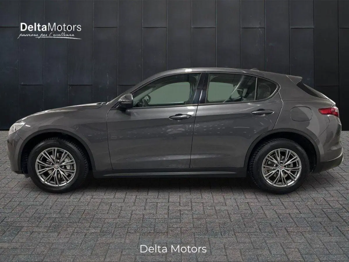 Alfa Romeo Stelvio usata a Macerata (2)