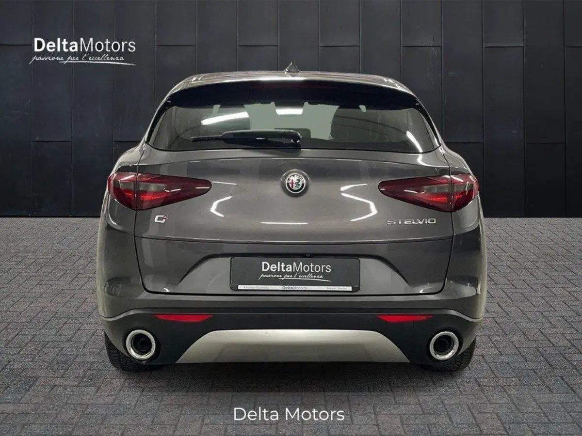 Alfa Romeo Stelvio usata a Macerata (4)