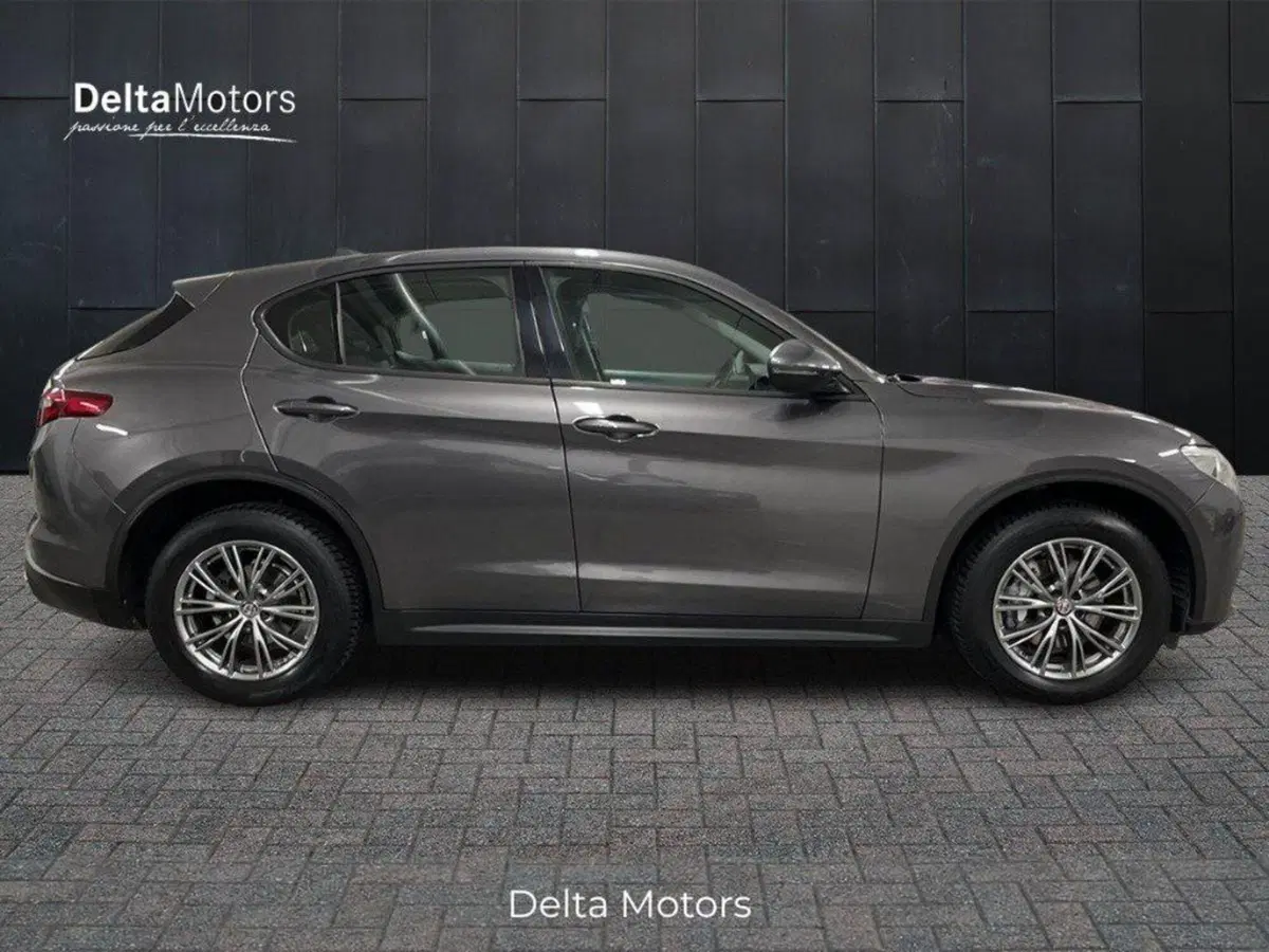 Alfa Romeo Stelvio usata a Macerata (5)