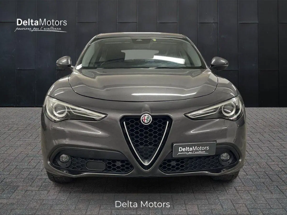 Alfa Romeo Stelvio usata a Macerata (6)