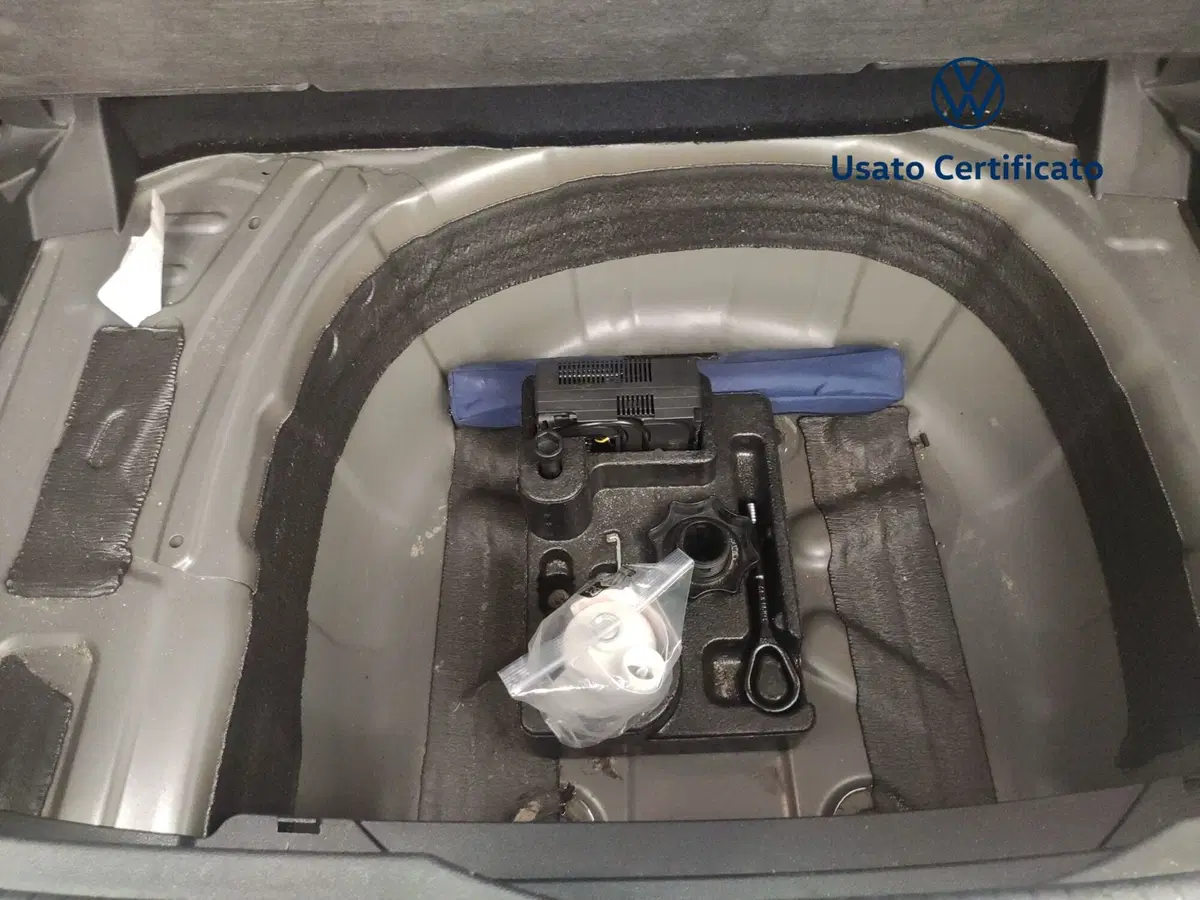 Volkswagen T-Cross usata a Avellino (12)