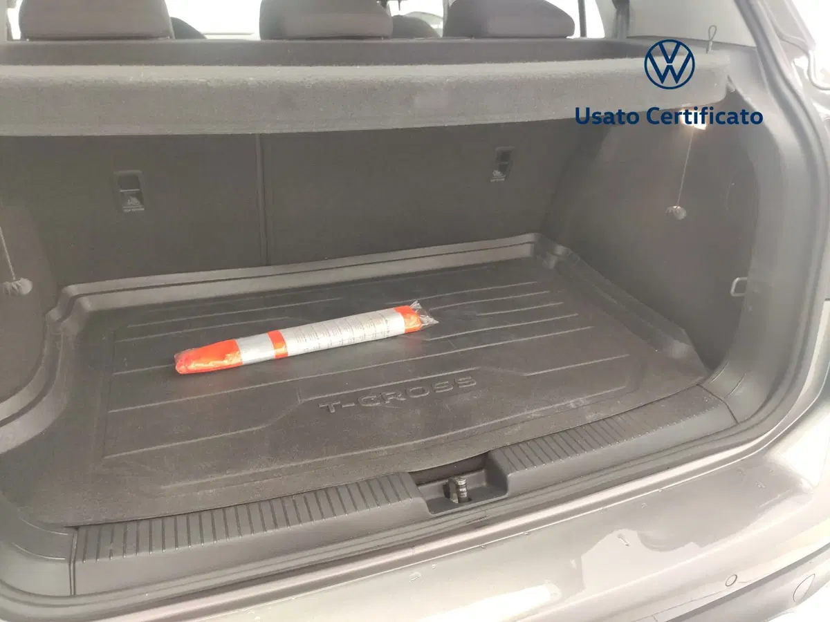 Volkswagen T-Cross usata a Avellino (8)