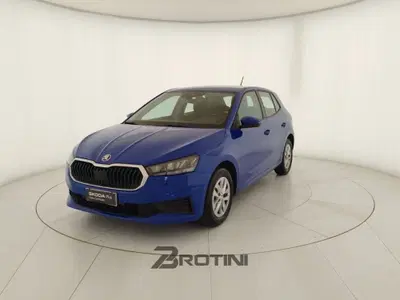 Skoda Fabia 1.0 mpi evo Young Edition 80cv del 2024 usata a Massa