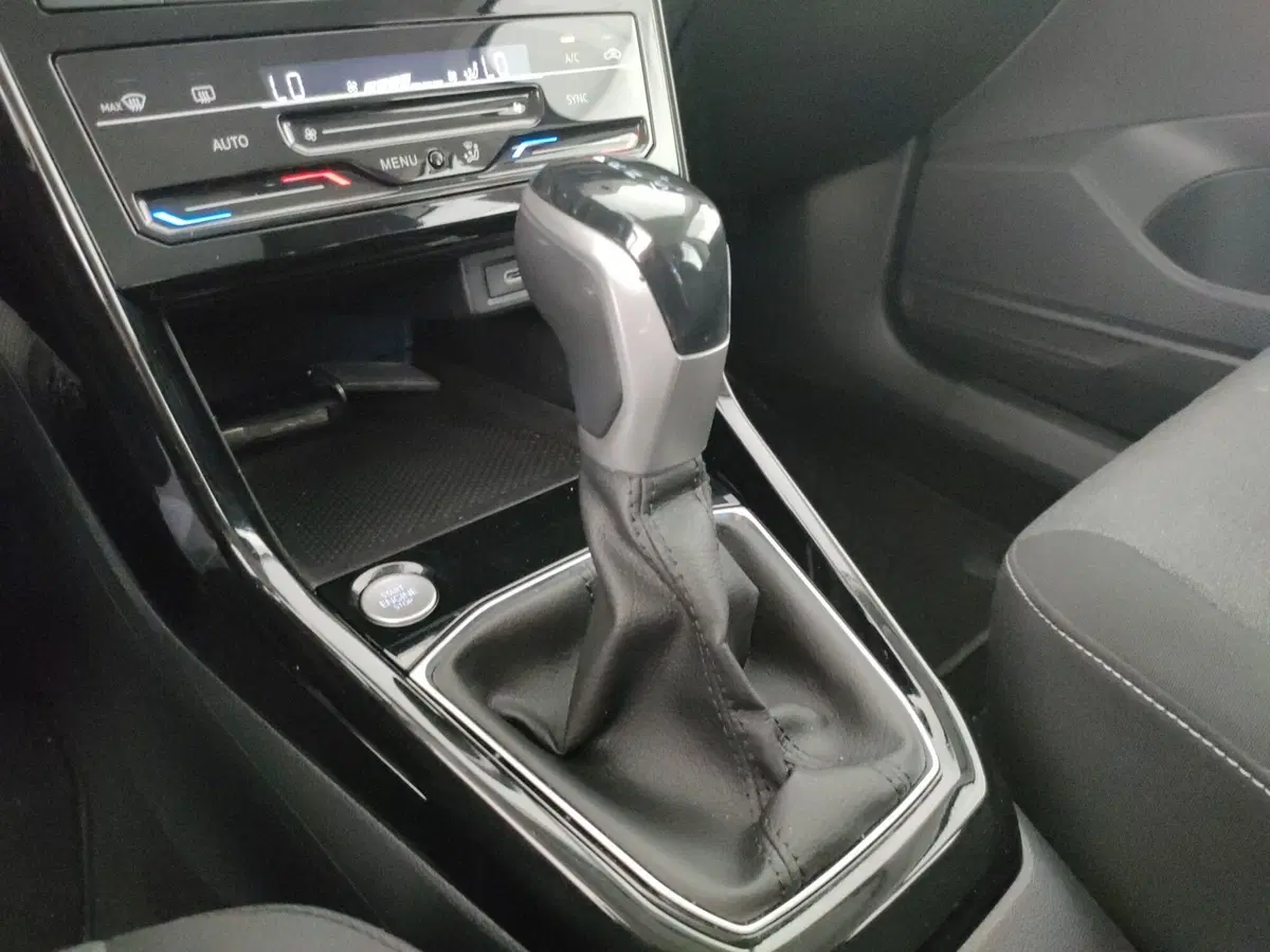 Volkswagen T-Cross usata a Napoli (14)