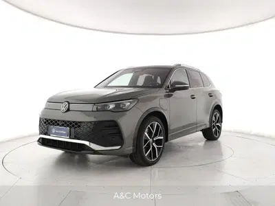 Volkswagen Tiguan 1.5 tsi ehybrid R-Line 204cv dsg del 2025 usata a Torre Annunziata