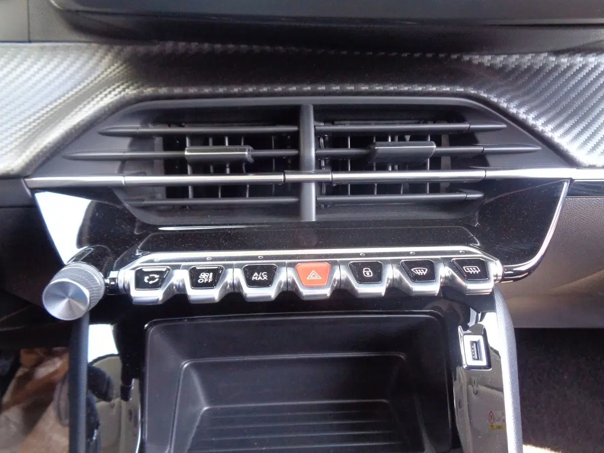 Peugeot 208 usata a Treviso (14)