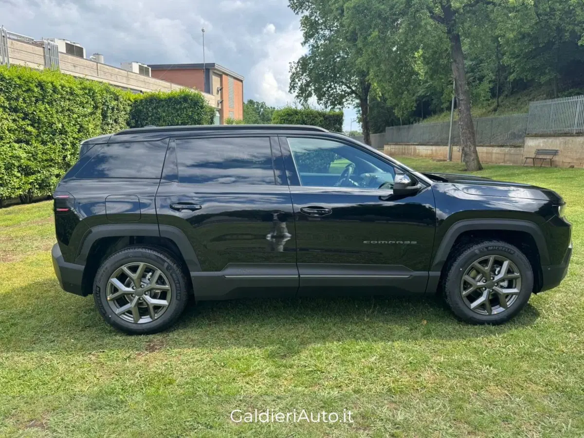 Jeep Compass nuova a Salerno (16)
