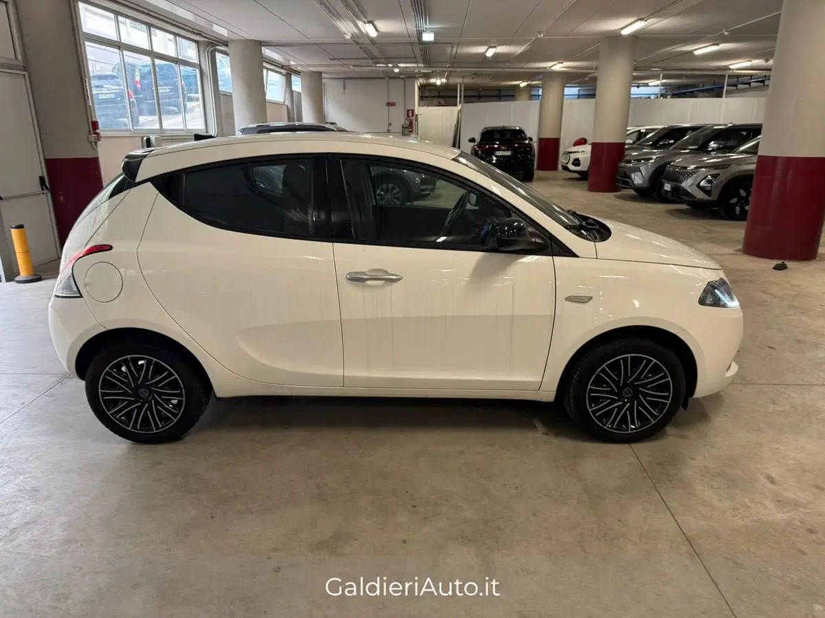 Lancia Ypsilon usata a Salerno (10)