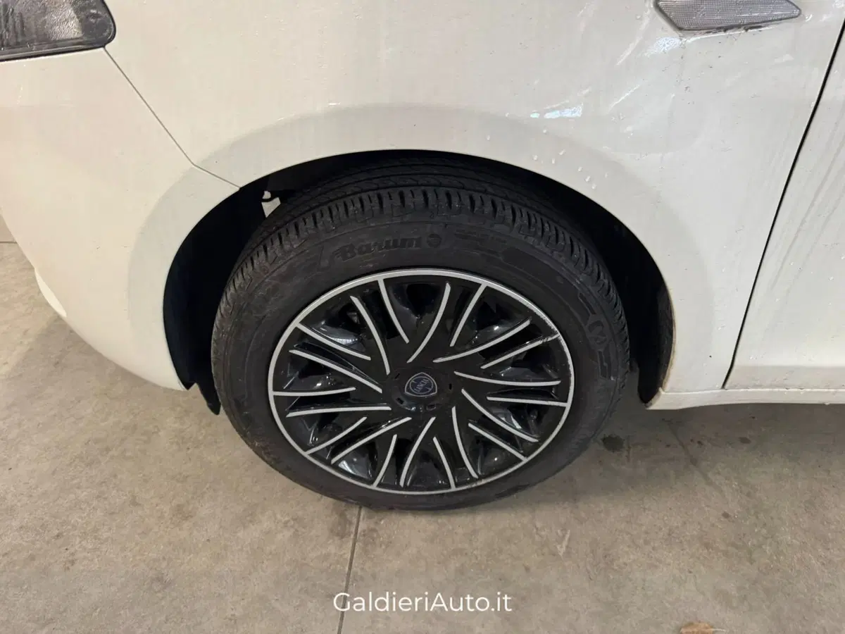 Lancia Ypsilon usata a Salerno (11)