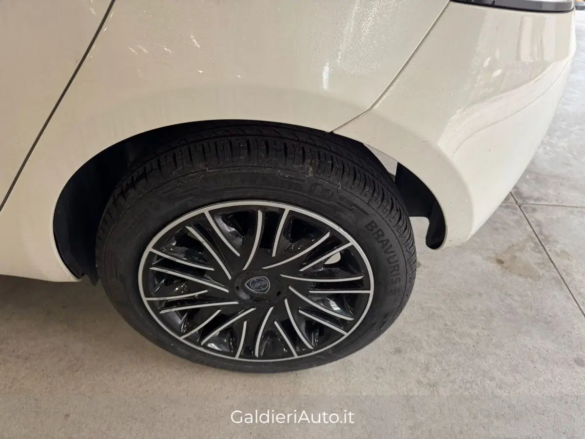 Lancia Ypsilon usata a Salerno (13)