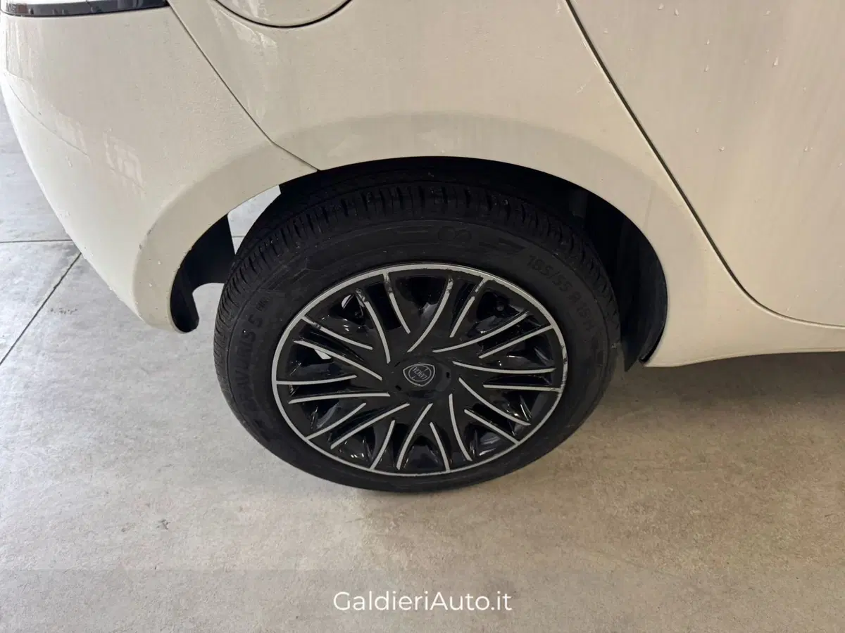 Lancia Ypsilon usata a Salerno (14)