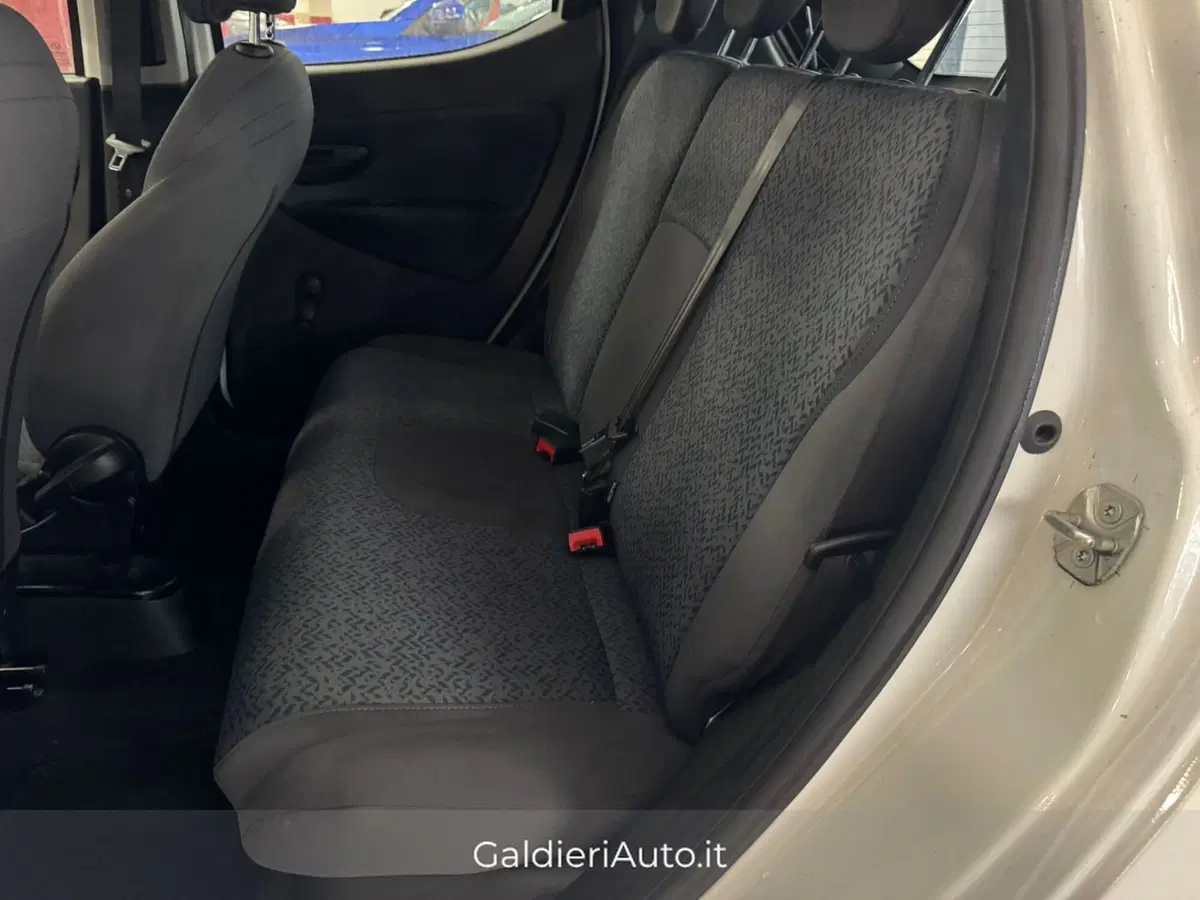 Lancia Ypsilon usata a Salerno (17)