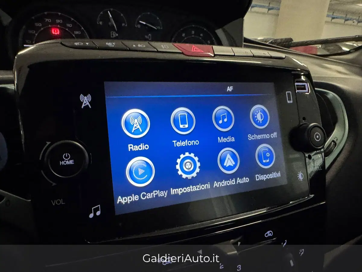Lancia Ypsilon usata a Salerno (20)