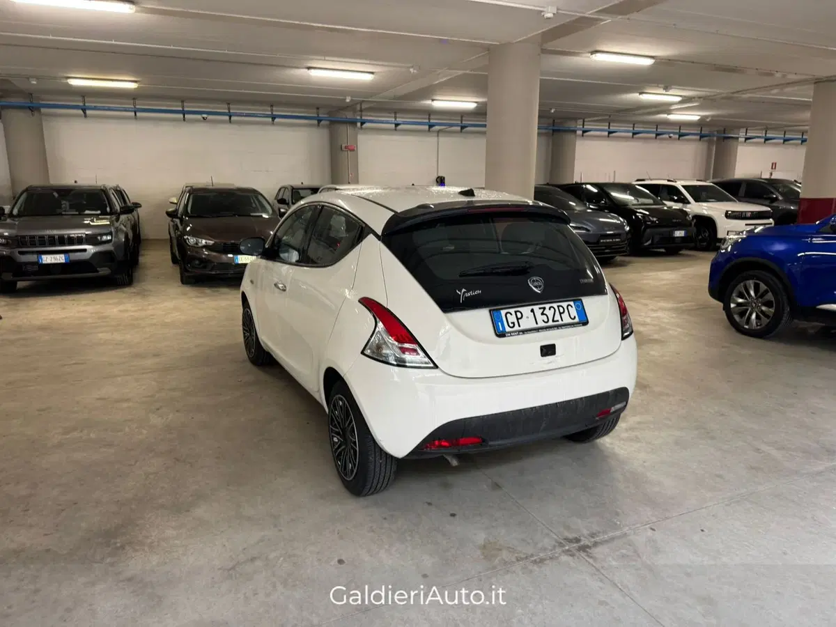 Lancia Ypsilon usata a Salerno (5)