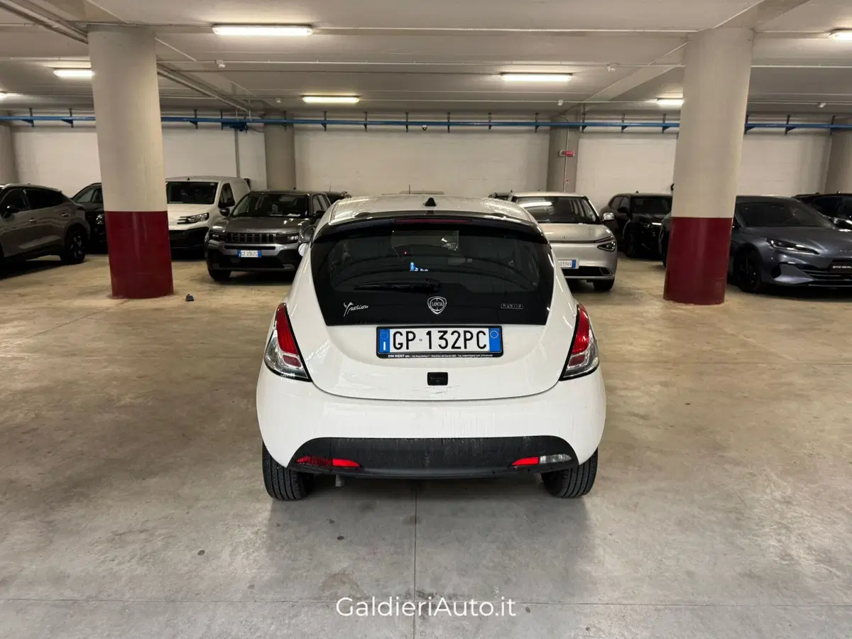 Lancia Ypsilon usata a Salerno (6)