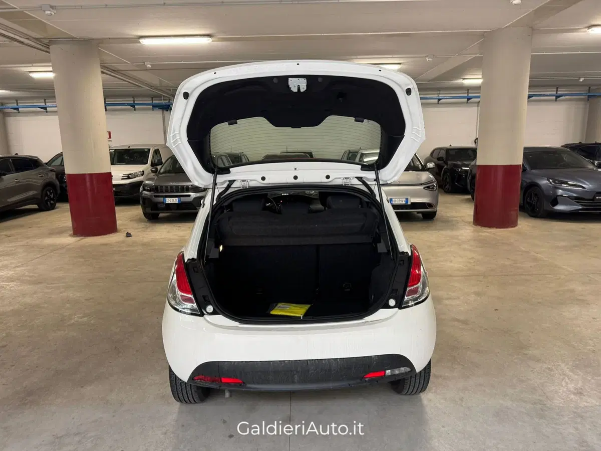 Lancia Ypsilon usata a Salerno (7)
