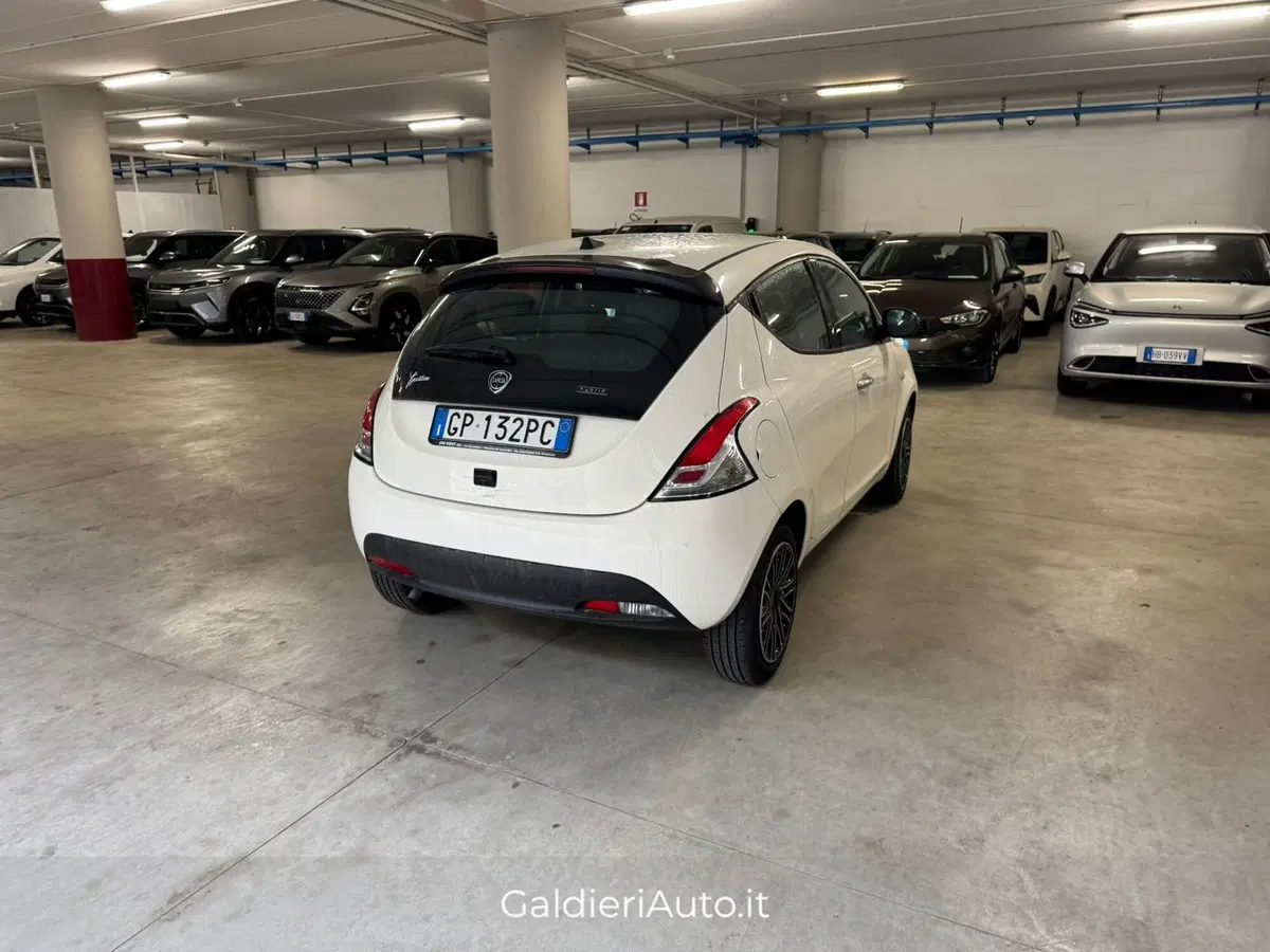 Lancia Ypsilon usata a Salerno (9)