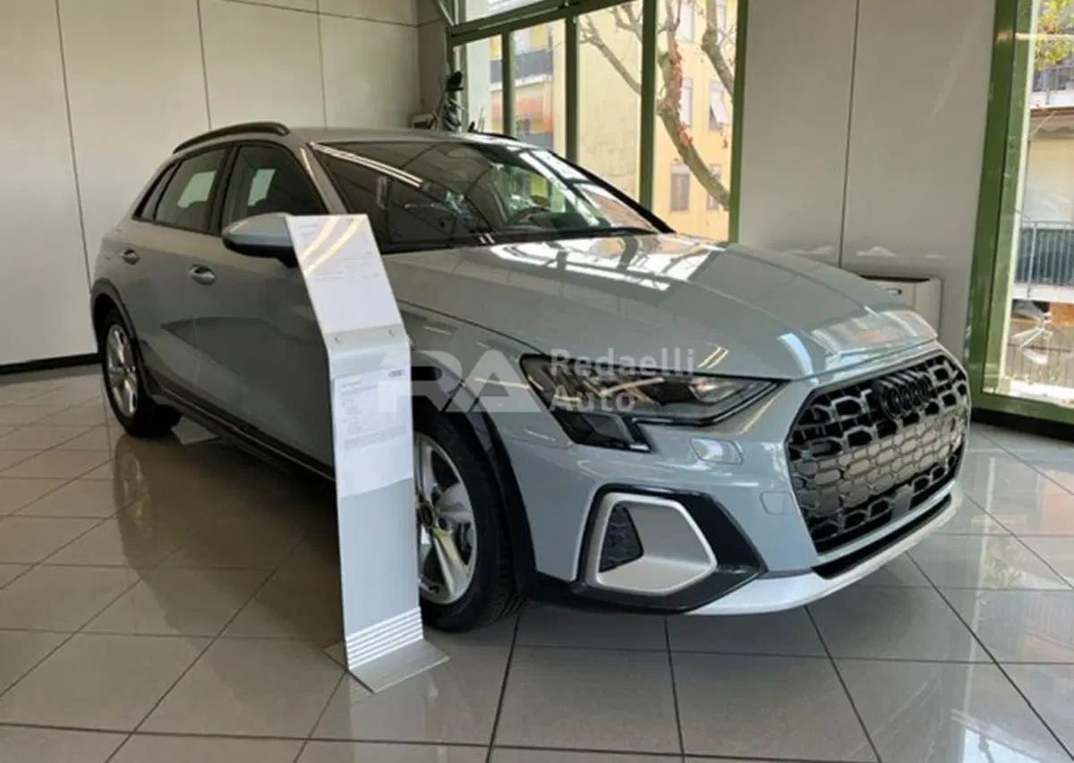 Audi A3 Sportback nuova a Lecco (3)