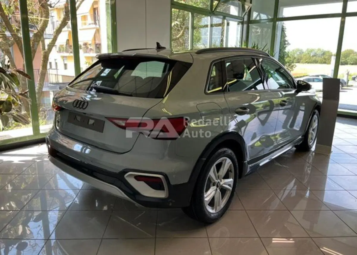 Audi A3 Sportback nuova a Lecco (4)