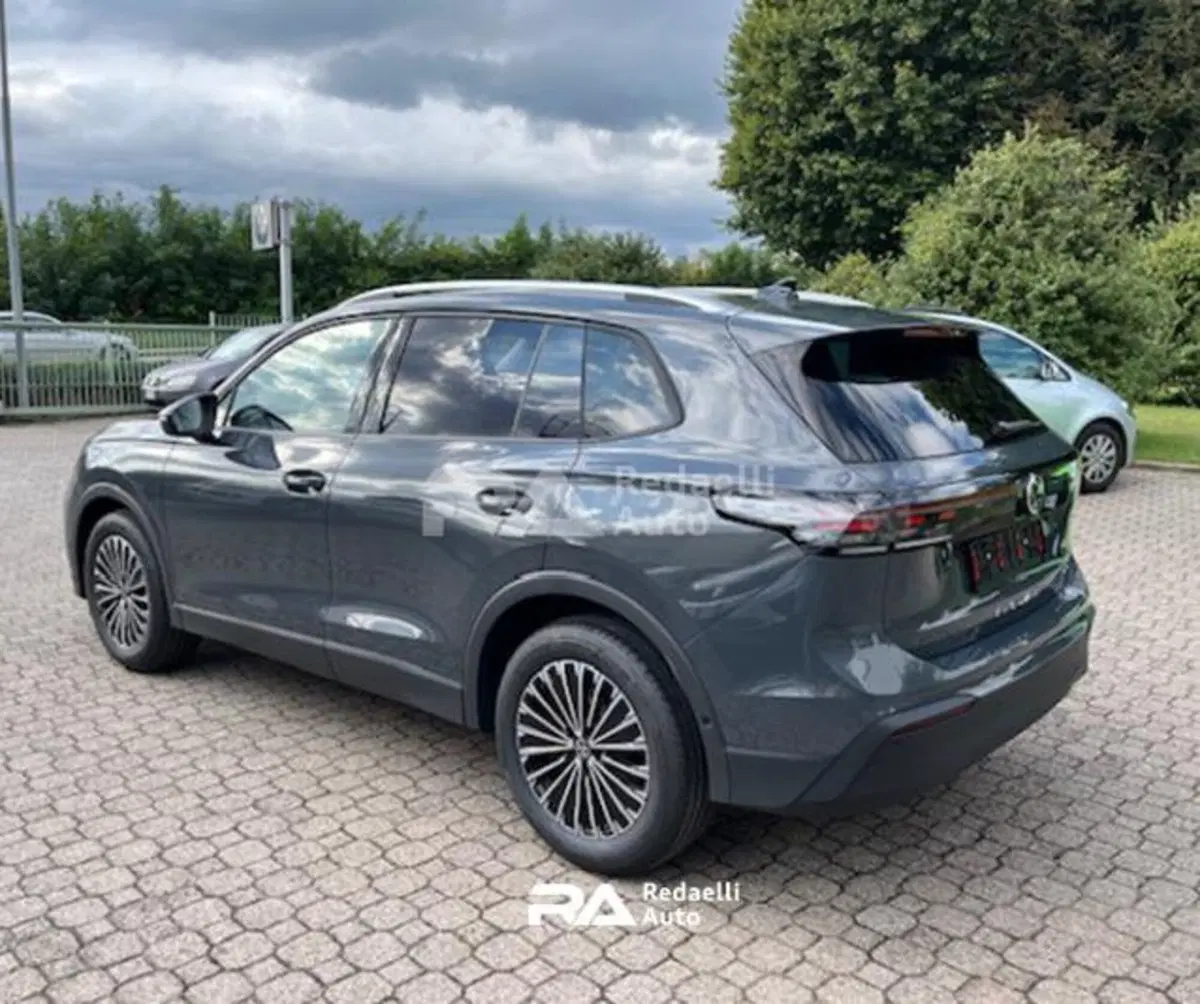 Volkswagen Tiguan nuova a Lecco (4)