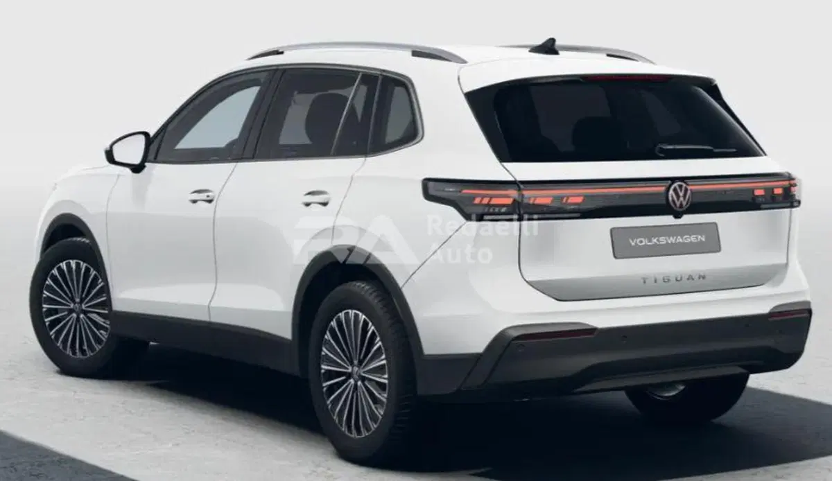 Volkswagen Tiguan nuova a Lecco (3)
