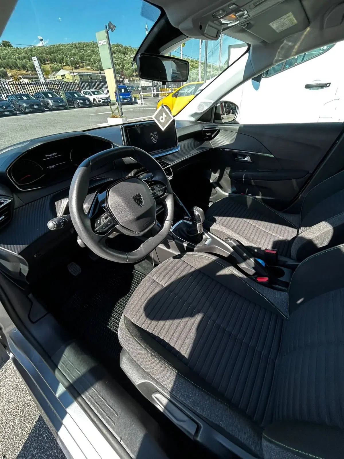 Peugeot 208 usata a Roma (10)