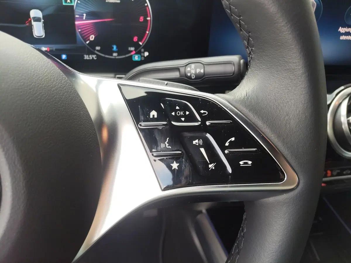Mercedes-Benz GLA SUV usata a Modena (11)