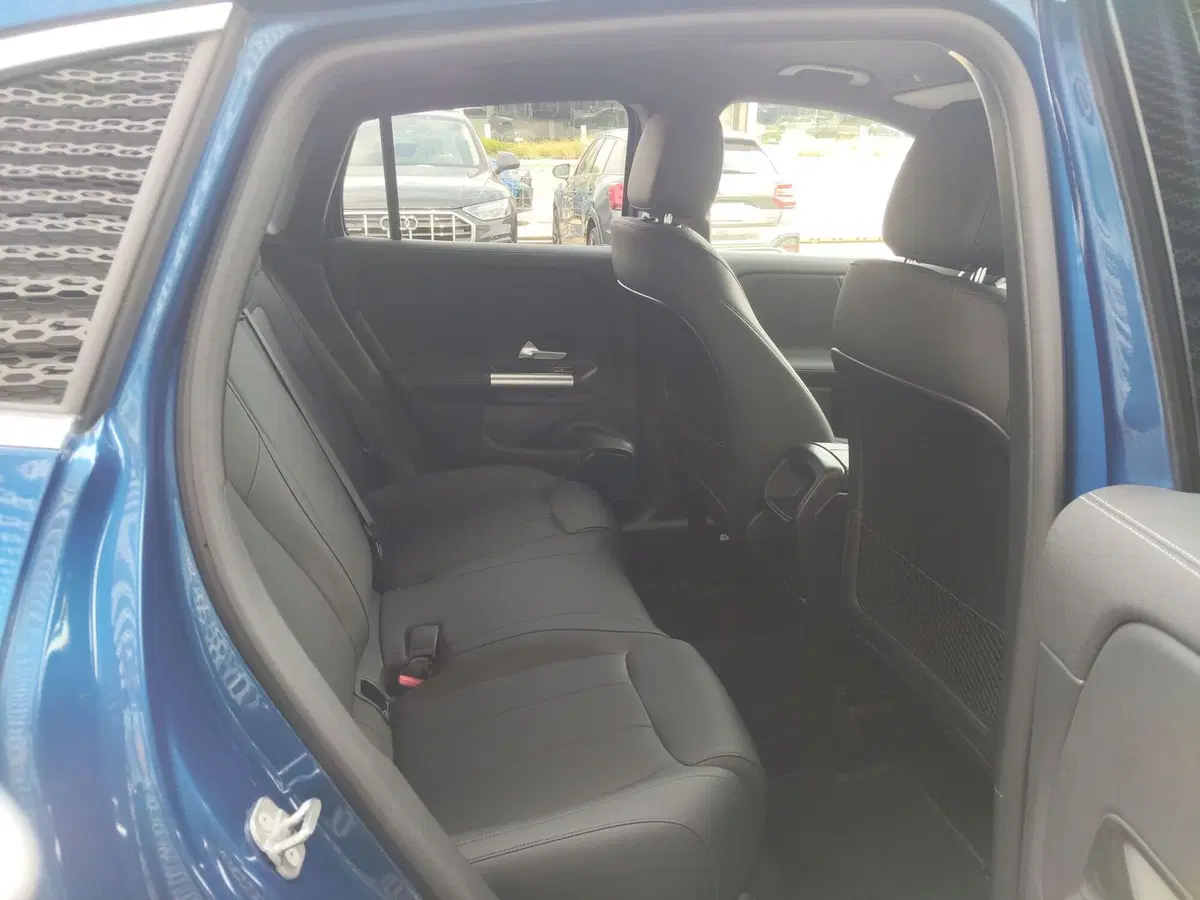 Mercedes-Benz GLA SUV usata a Modena (17)