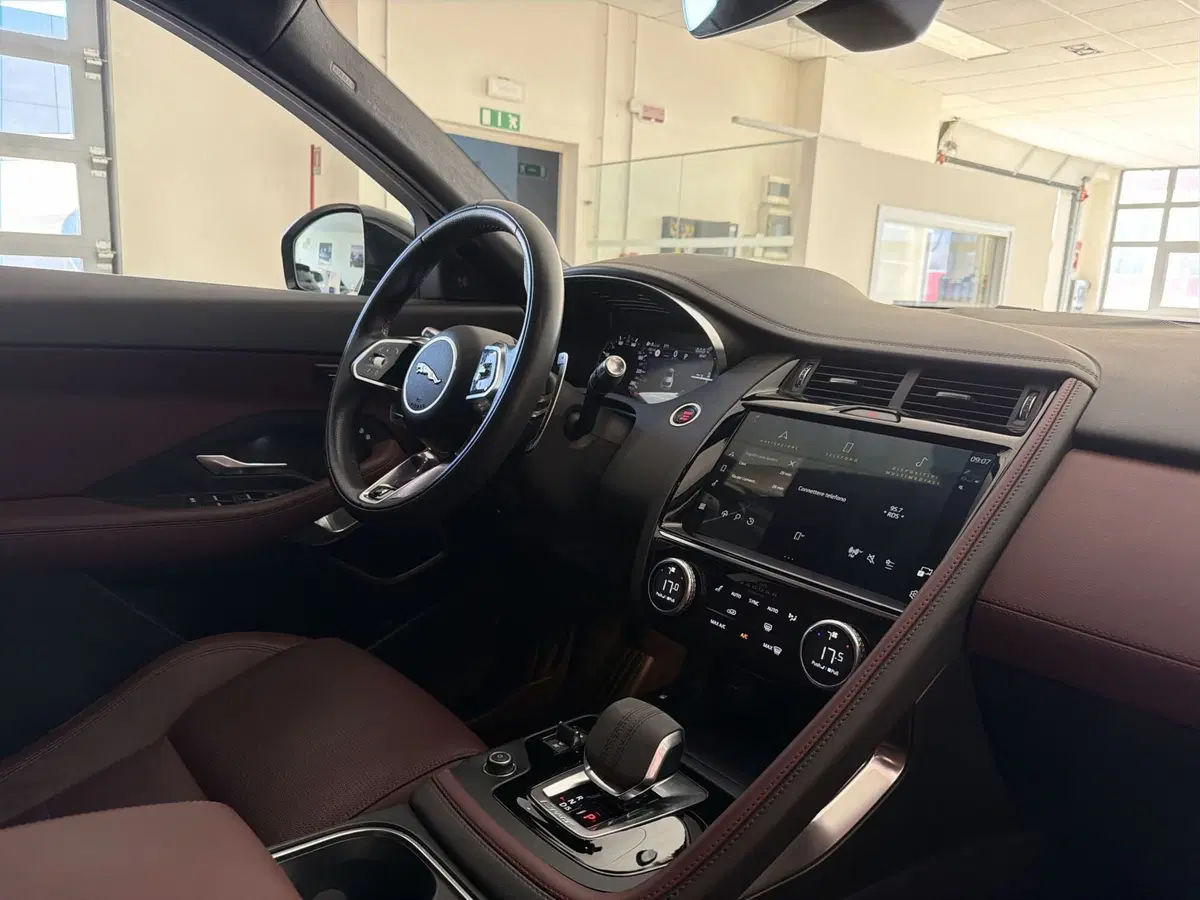 Jaguar E-Pace usata a Modena (14)
