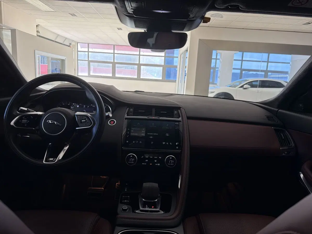 Jaguar E-Pace usata a Modena (16)