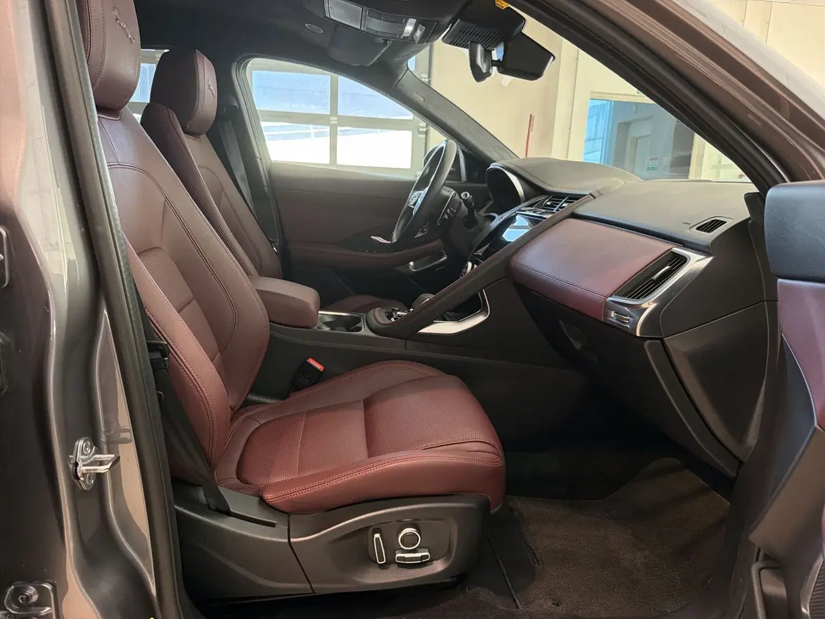 Jaguar E-Pace usata a Modena (17)