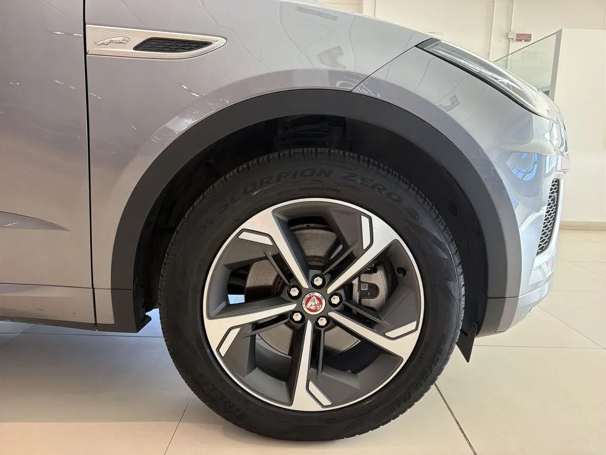 Jaguar E-Pace usata a Modena (18)
