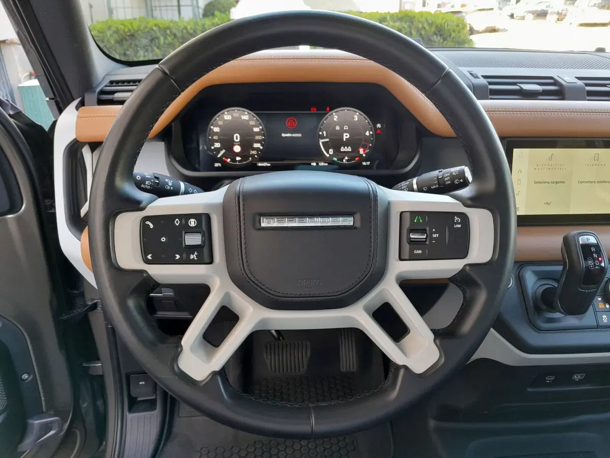 Land Rover Defender usata a Cuneo (9)
