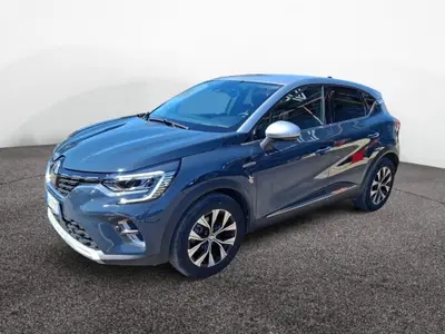 Renault Captur Plug-in Hybrid E-Tech 160 CV Techno del 2023 usata a Latina