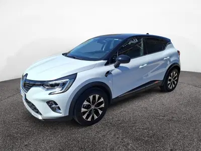 Renault Captur 1.6 full hybrid Techno 145cv auto del 2023 usata a Latina