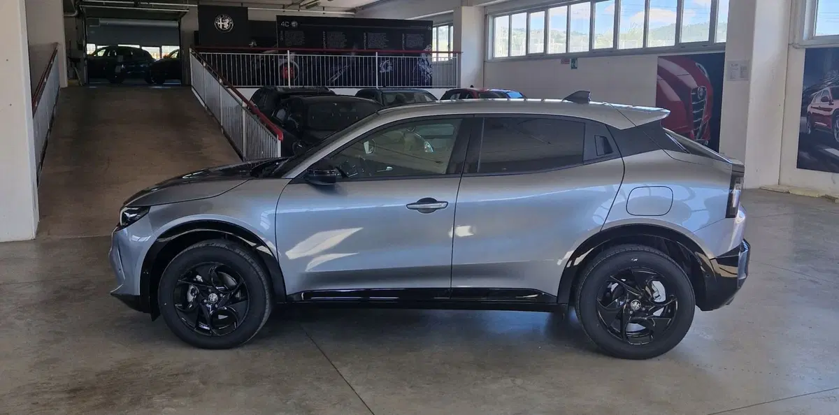 Alfa Romeo Junior nuova a Terni (3)