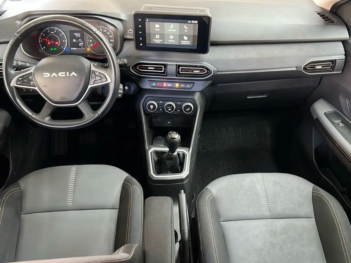 Dacia Jogger usata a Roma (11)