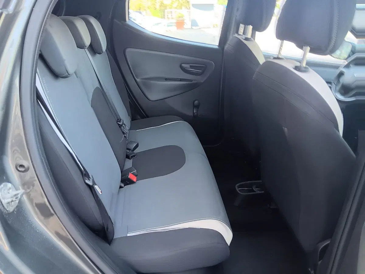 Lancia Ypsilon usata a Macerata (10)