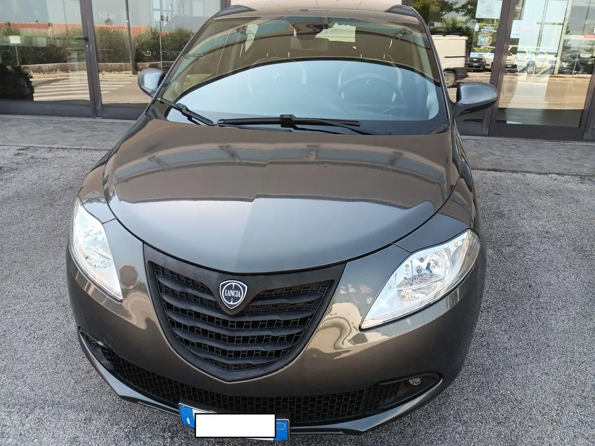 Lancia Ypsilon usata a Macerata (2)