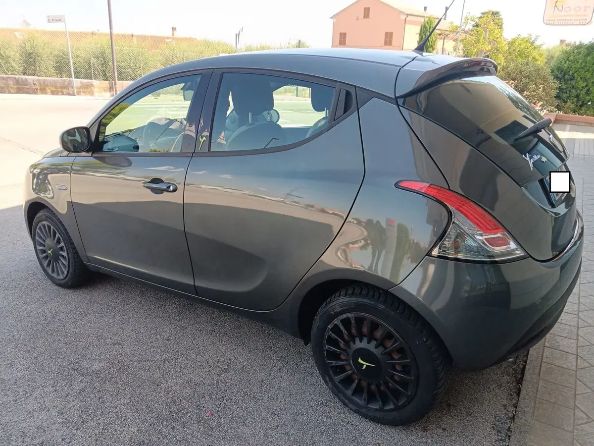 Lancia Ypsilon usata a Macerata (5)