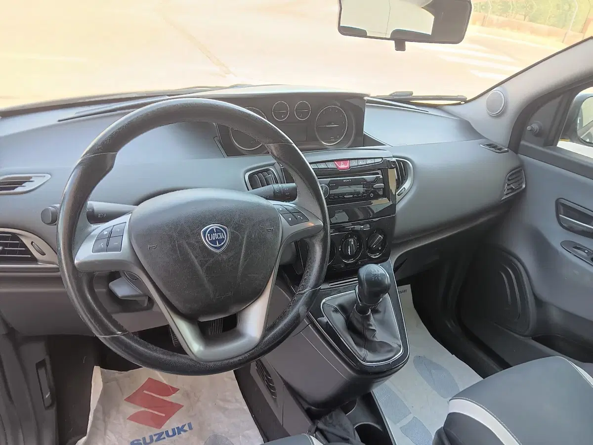 Lancia Ypsilon usata a Macerata (6)