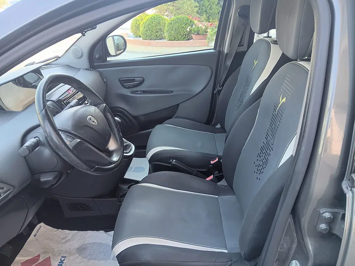 Lancia Ypsilon usata a Macerata (8)