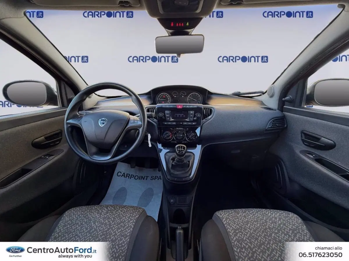 Lancia Ypsilon usata a Roma (10)