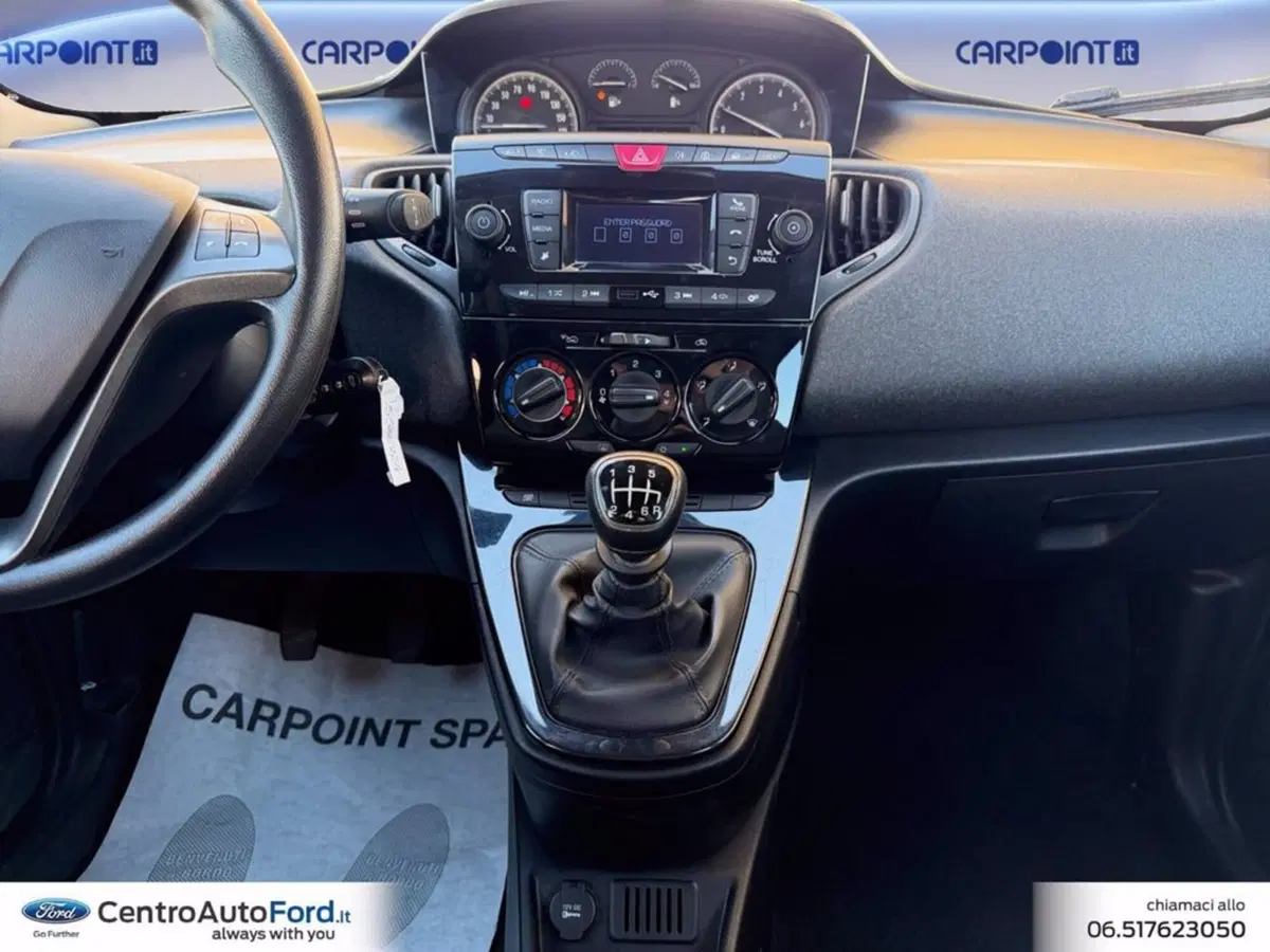 Lancia Ypsilon usata a Roma (11)
