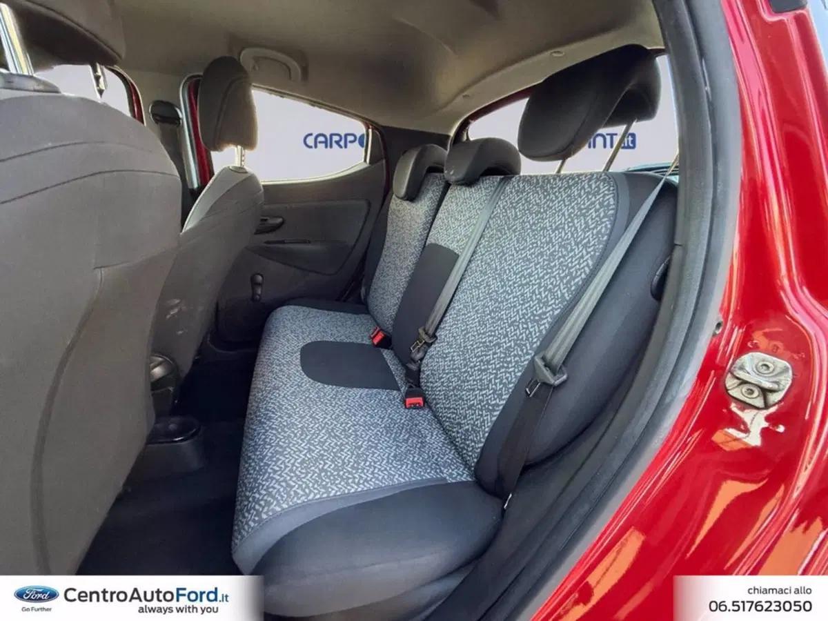 Lancia Ypsilon usata a Roma (13)